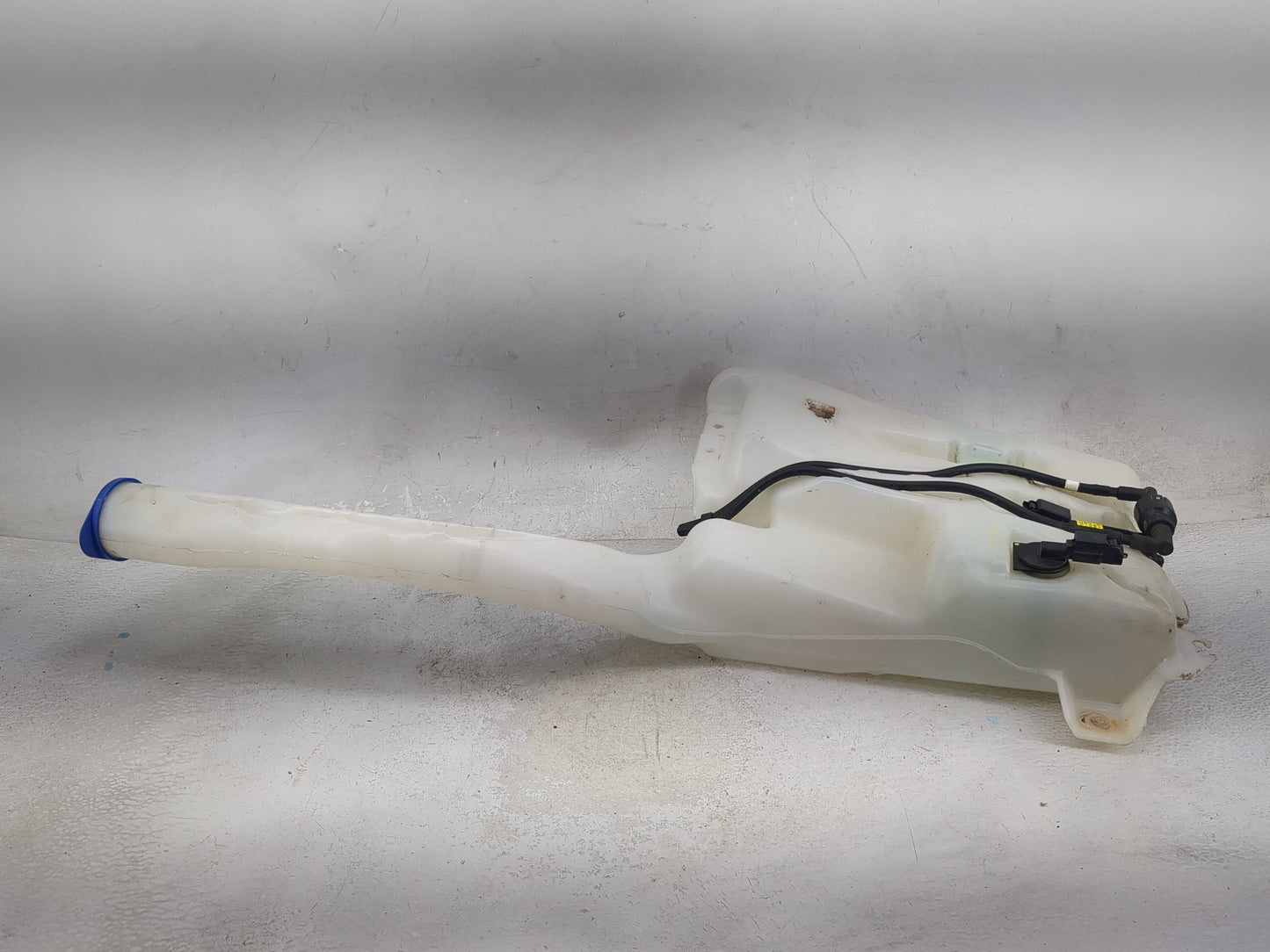 2016 Ford Edge Windshield Washer Fluid Reservoir Bottle Oem 1474122 - Oemusedautoparts1.com