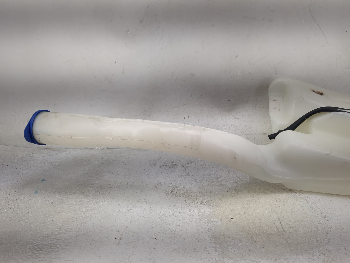 2016 Ford Edge Windshield Washer Fluid Reservoir Bottle Oem 1474122 - Oemusedautoparts1.com
