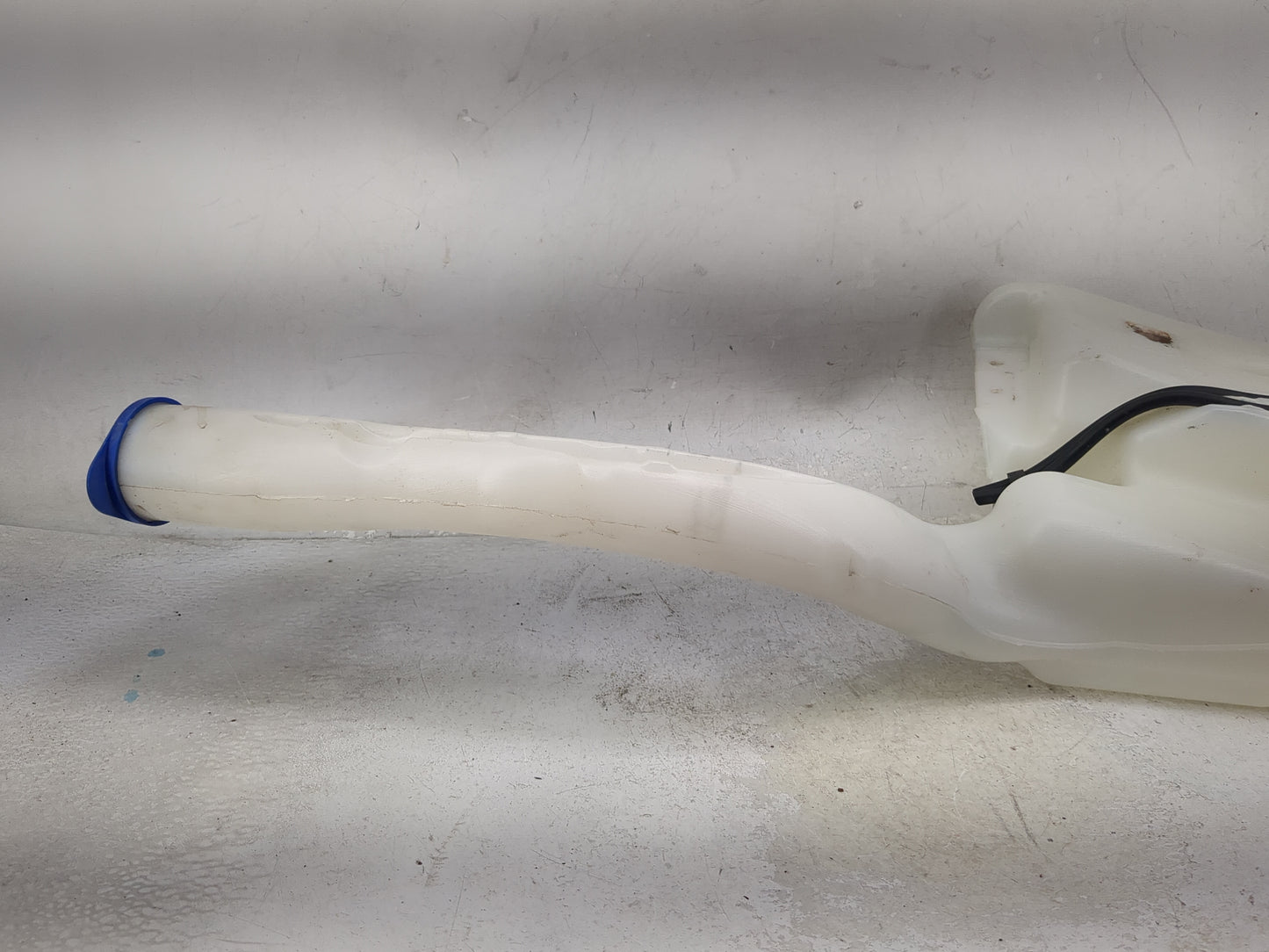 2016 Ford Edge Windshield Washer Fluid Reservoir Bottle Oem 1474122 - Oemusedautoparts1.com