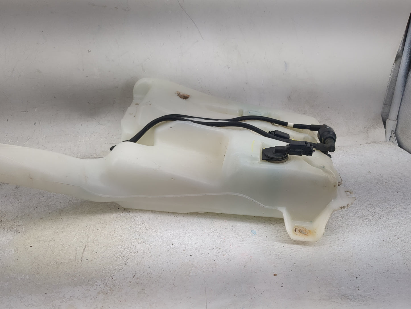 2016 Ford Edge Windshield Washer Fluid Reservoir Bottle Oem 1474122 - Oemusedautoparts1.com