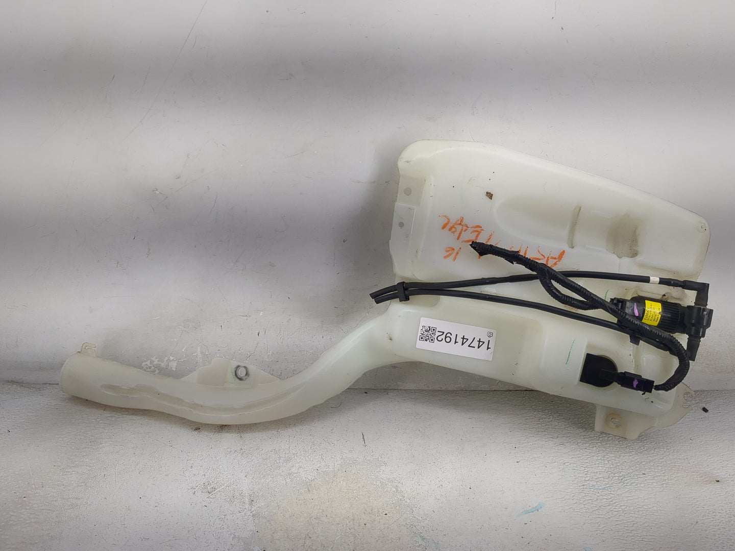 2016 Ford Edge Windshield Washer Fluid Reservoir Bottle Oem - Oemusedautoparts1.com