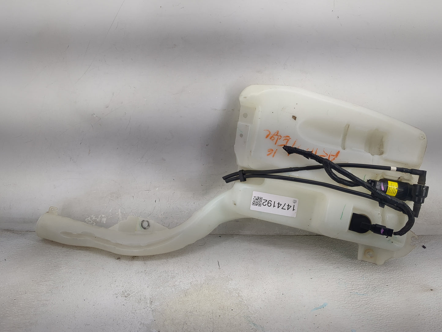 2016 Ford Edge Windshield Washer Fluid Reservoir Bottle Oem - Oemusedautoparts1.com