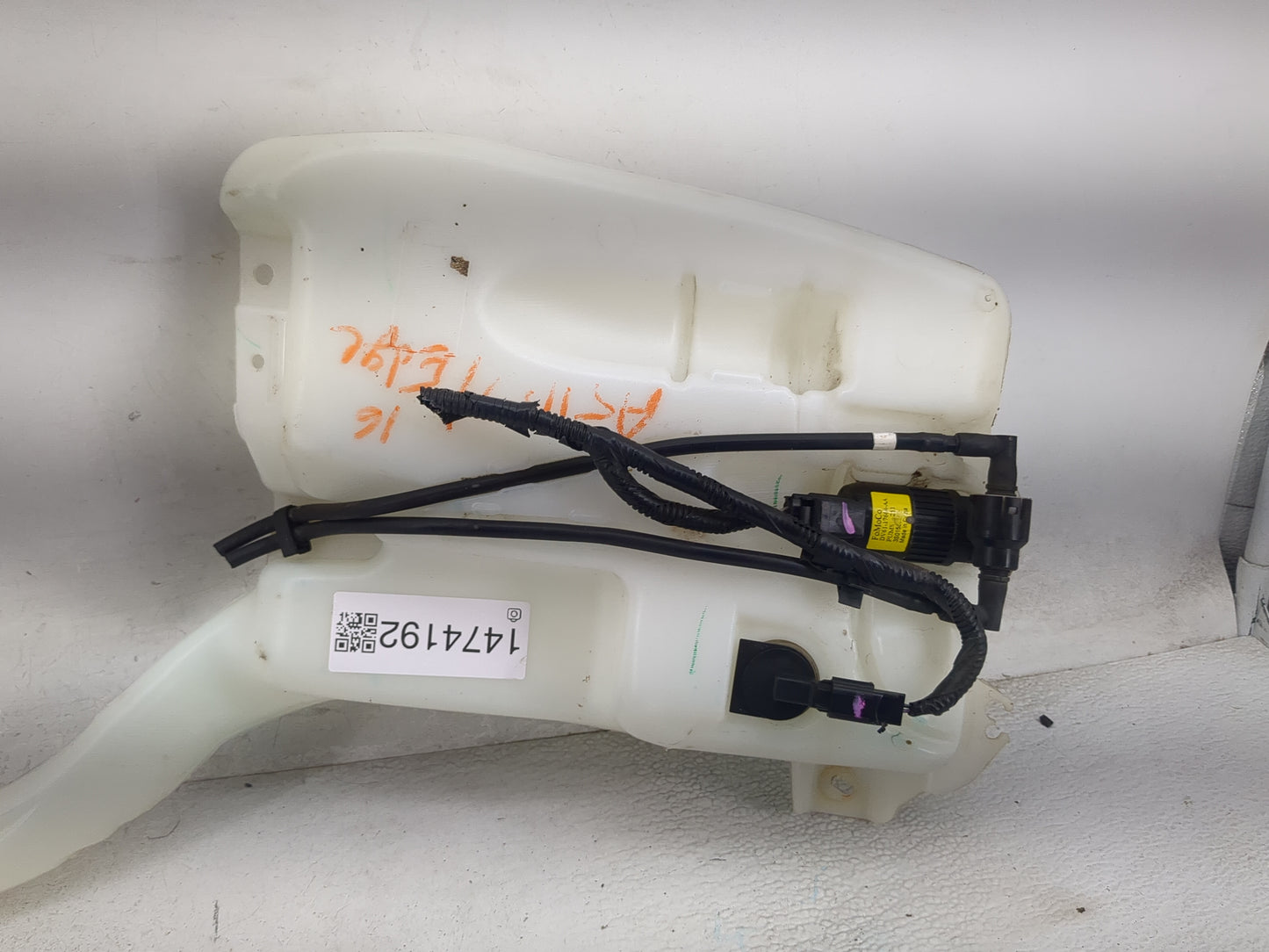 2016 Ford Edge Windshield Washer Fluid Reservoir Bottle Oem - Oemusedautoparts1.com
