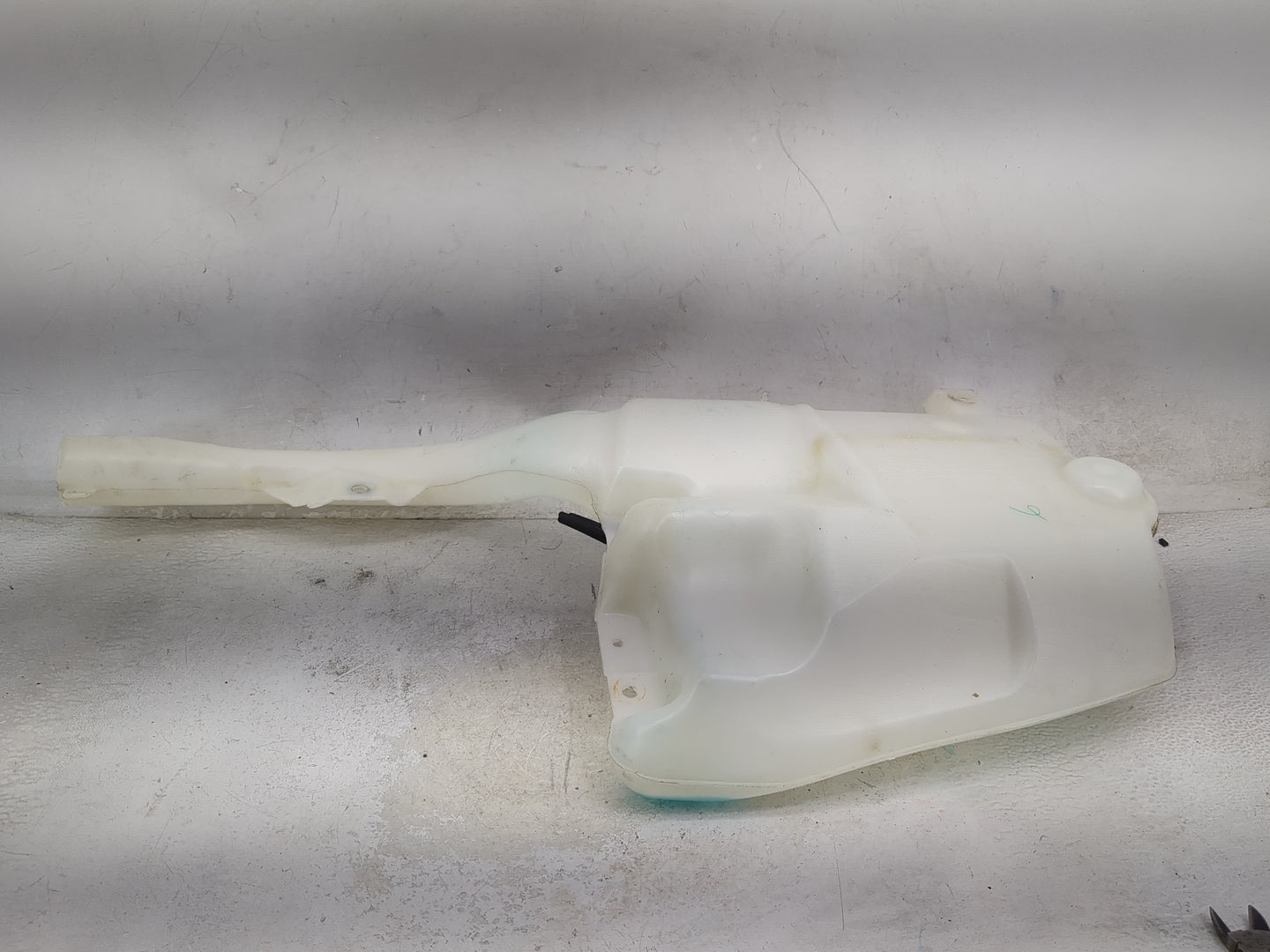 2016 Ford Edge Windshield Washer Fluid Reservoir Bottle Oem - Oemusedautoparts1.com