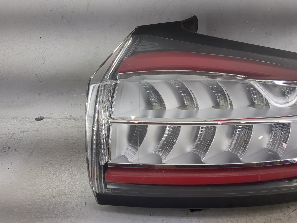 2015-2018 Ford Edge Tail Light Assembly Passenger Right OEM P/N:HT4B 13404 A HT4B 13404 AD Fits Fits 2015 2016 2017 2018 OEM