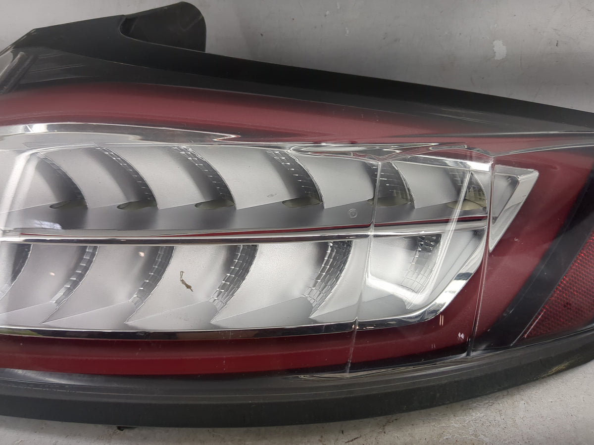 2015-2018 Ford Edge Tail Light Assembly Passenger Right OEM P/N:HT4B 13404 A HT4B 13404 AD Fits Fits 2015 2016 2017 2018 OEM