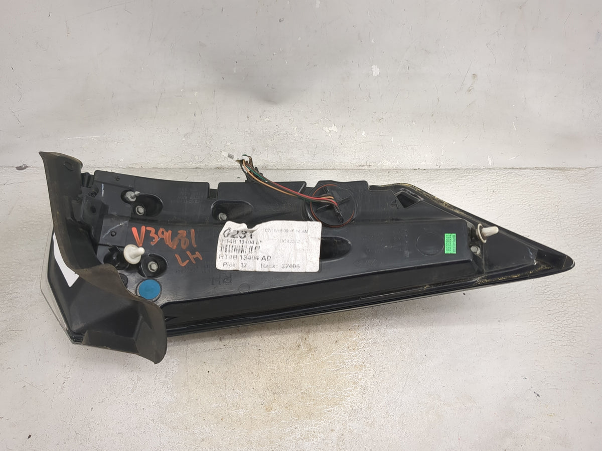 2015-2018 Ford Edge Tail Light Assembly Passenger Right OEM P/N:HT4B 13404 A HT4B 13404 AD Fits Fits 2015 2016 2017 2018 OEM