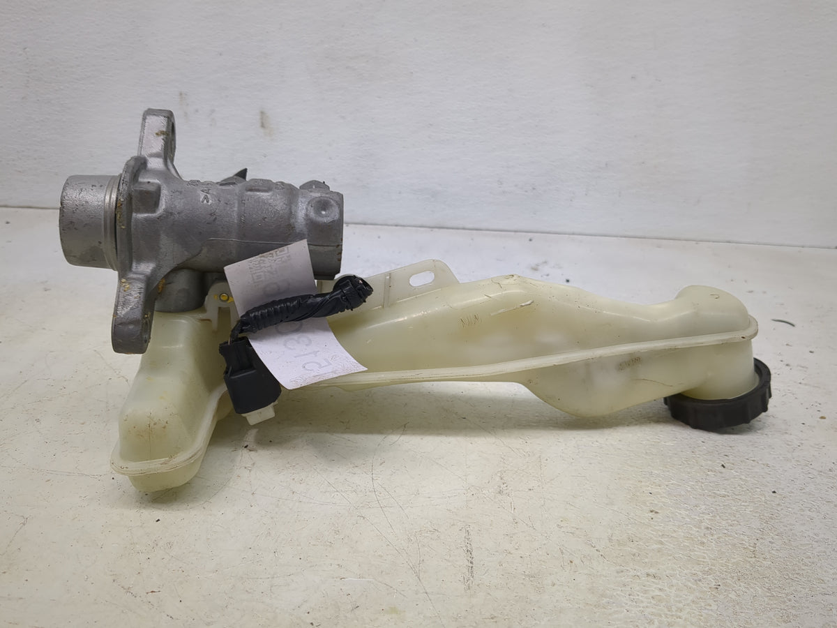 2015-2020 Ford Edge Brake Master Cylinder 1513016 - Oemusedautoparts1.com