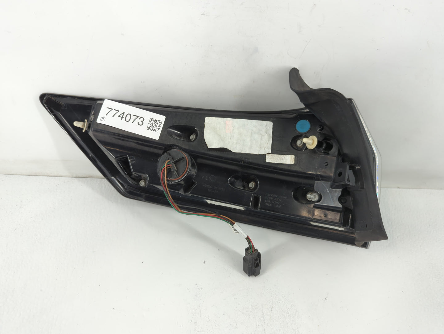 2015-2018 Ford Edge Tail Light Assembly Passenger Right OEM Fits Fits 2015 2016 2017 2018 OEM Used Auto Parts - Oemusedautop