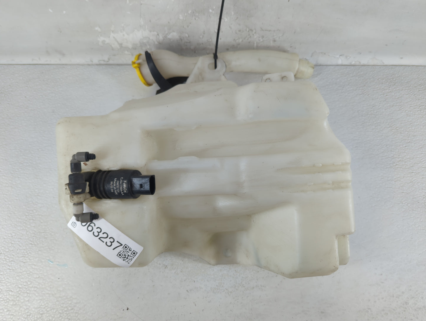 2015-2019 Ford Escape Windshield Washer Fluid Reservoir Bottle Oem - Oemusedautoparts1.com