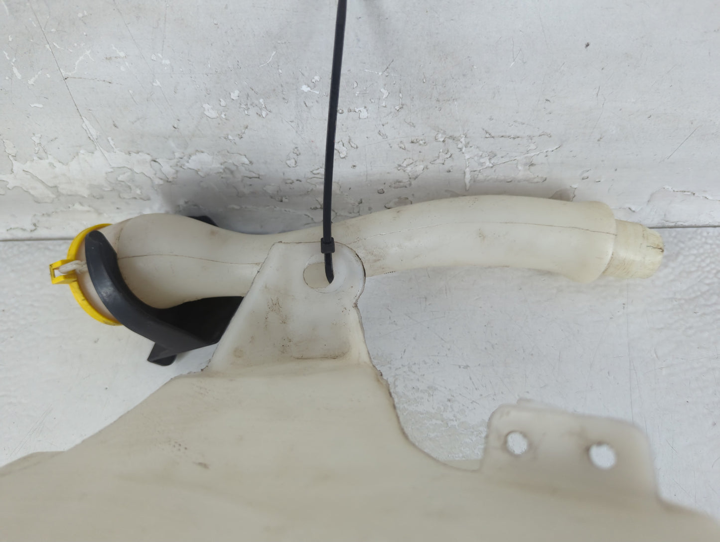 2015-2019 Ford Escape Windshield Washer Fluid Reservoir Bottle Oem - Oemusedautoparts1.com