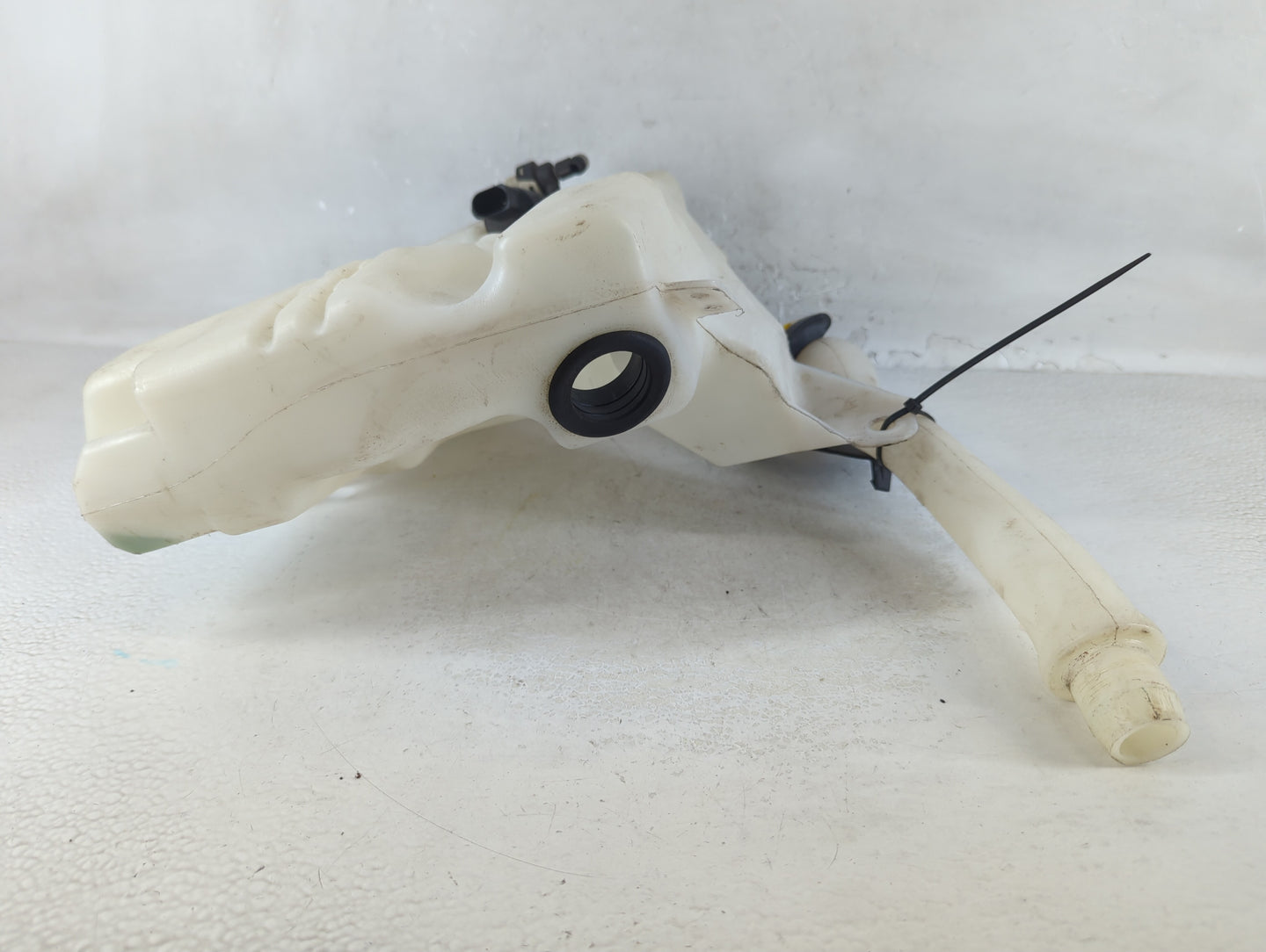 2015-2019 Ford Escape Windshield Washer Fluid Reservoir Bottle Oem - Oemusedautoparts1.com