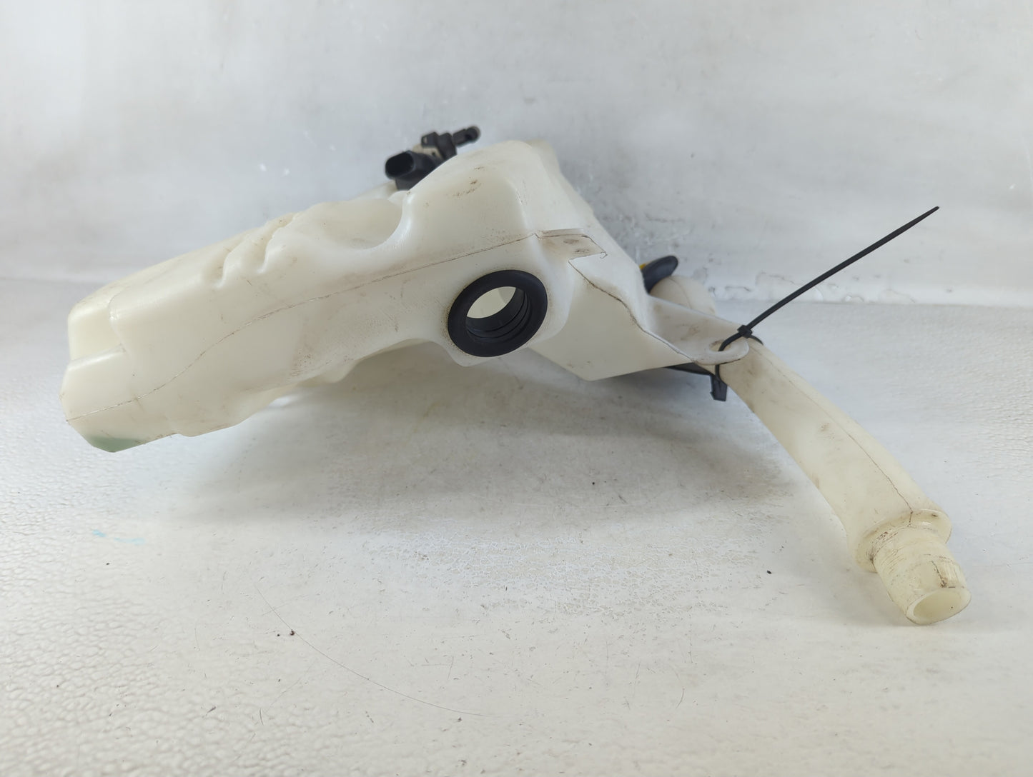2015-2019 Ford Escape Windshield Washer Fluid Reservoir Bottle Oem - Oemusedautoparts1.com