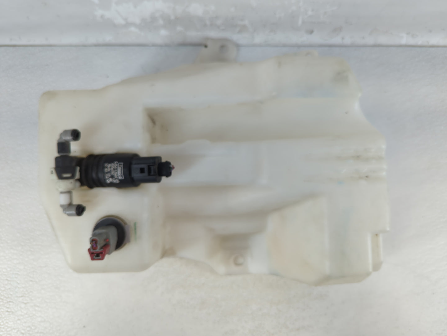 2015-2019 Ford Escape Windshield Washer Fluid Reservoir Bottle Oem - Oemusedautoparts1.com