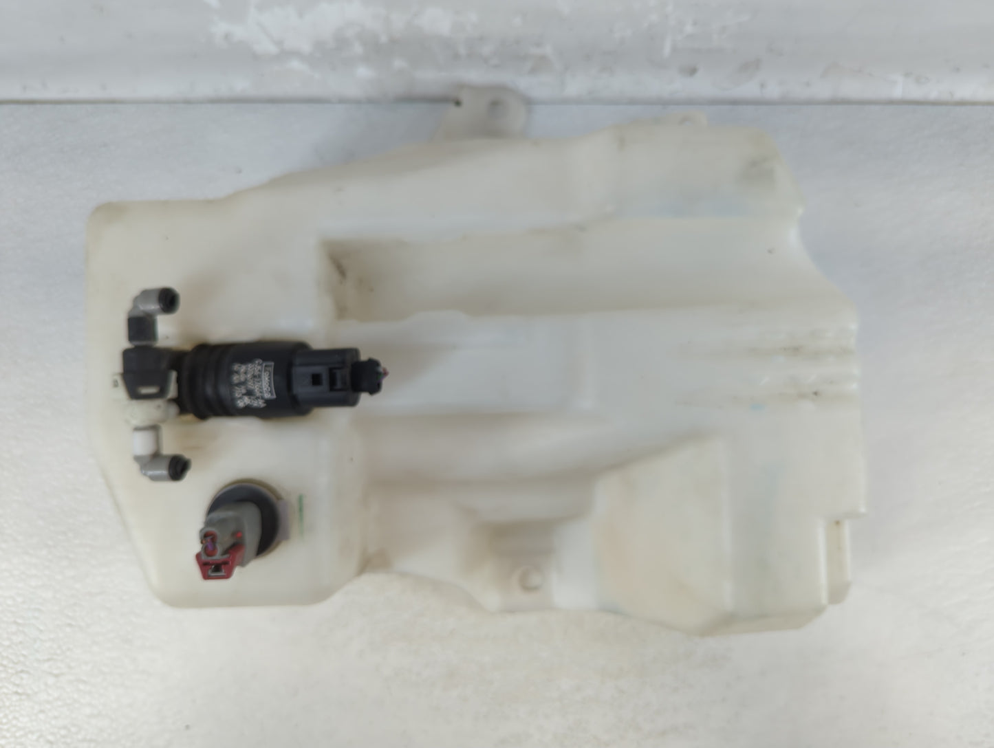 2015-2019 Ford Escape Windshield Washer Fluid Reservoir Bottle Oem - Oemusedautoparts1.com