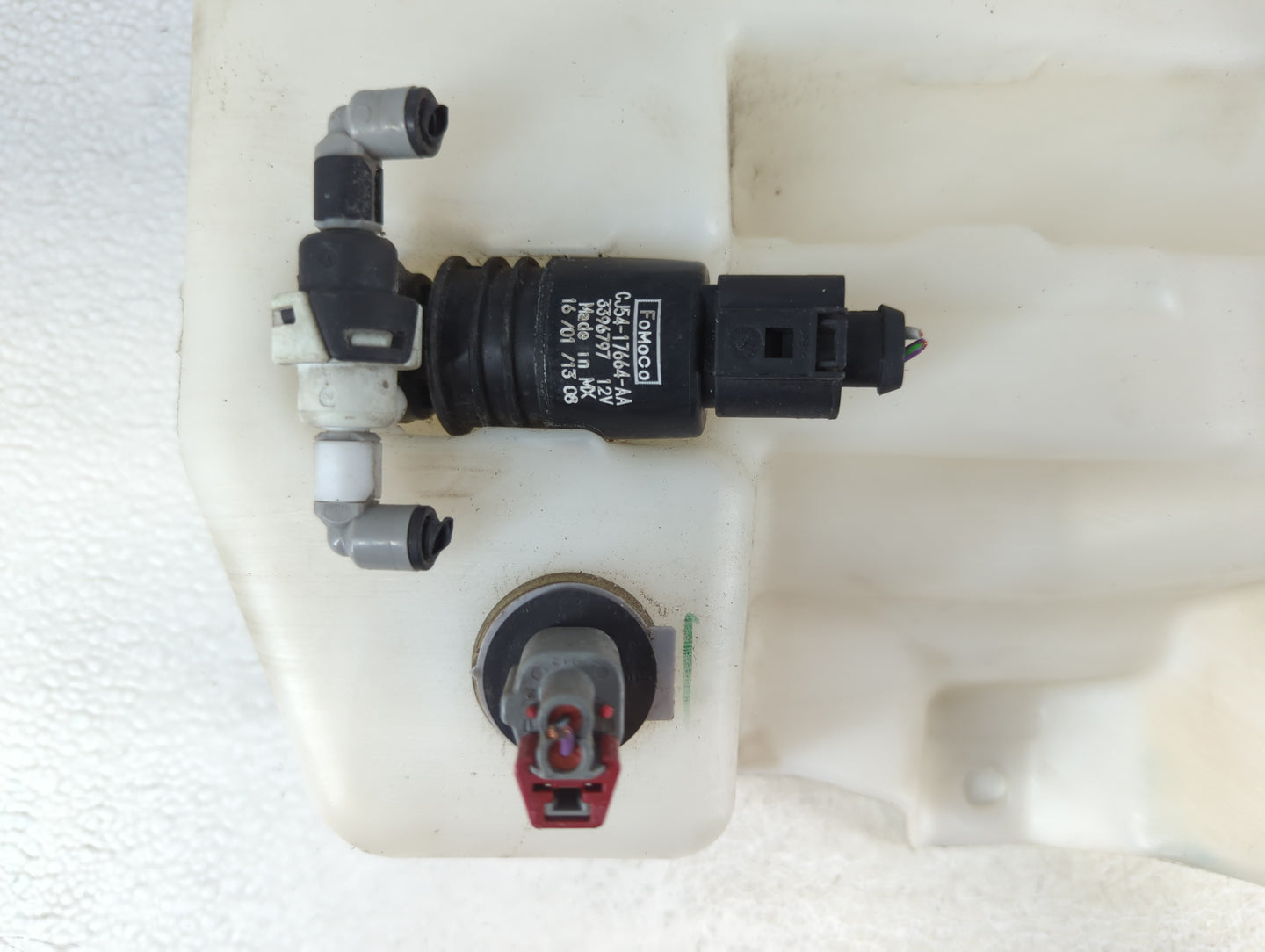 2015-2019 Ford Escape Windshield Washer Fluid Reservoir Bottle Oem - Oemusedautoparts1.com