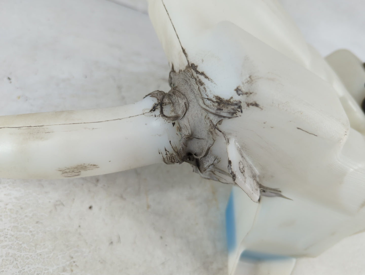 2015-2019 Ford Escape Windshield Washer Fluid Reservoir Bottle Oem - Oemusedautoparts1.com