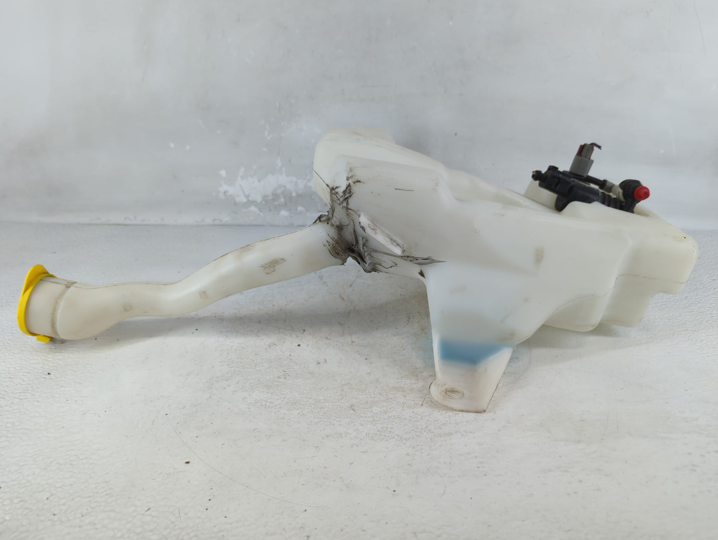 2015-2019 Ford Escape Windshield Washer Fluid Reservoir Bottle Oem - Oemusedautoparts1.com