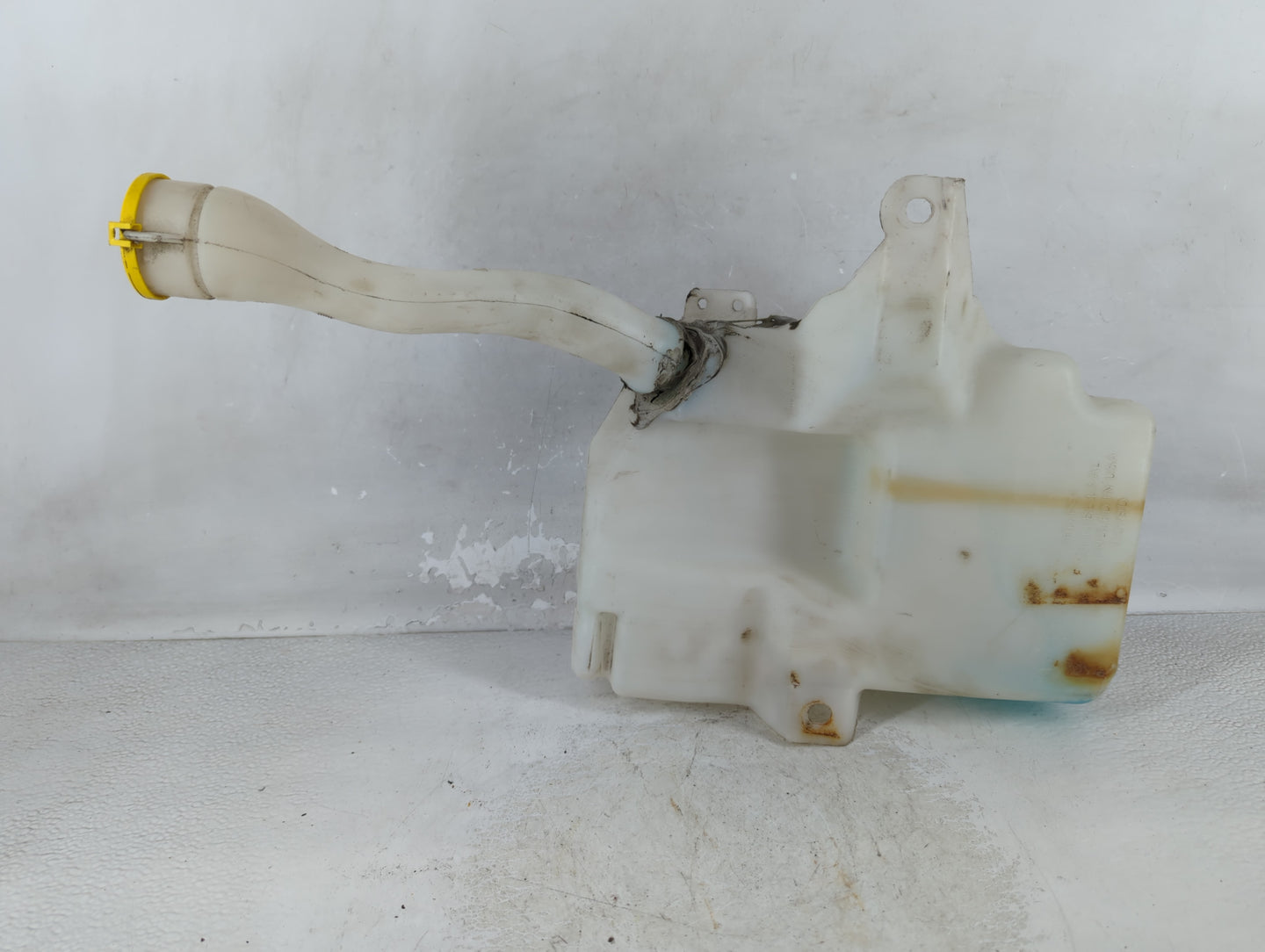 2015-2019 Ford Escape Windshield Washer Fluid Reservoir Bottle Oem - Oemusedautoparts1.com