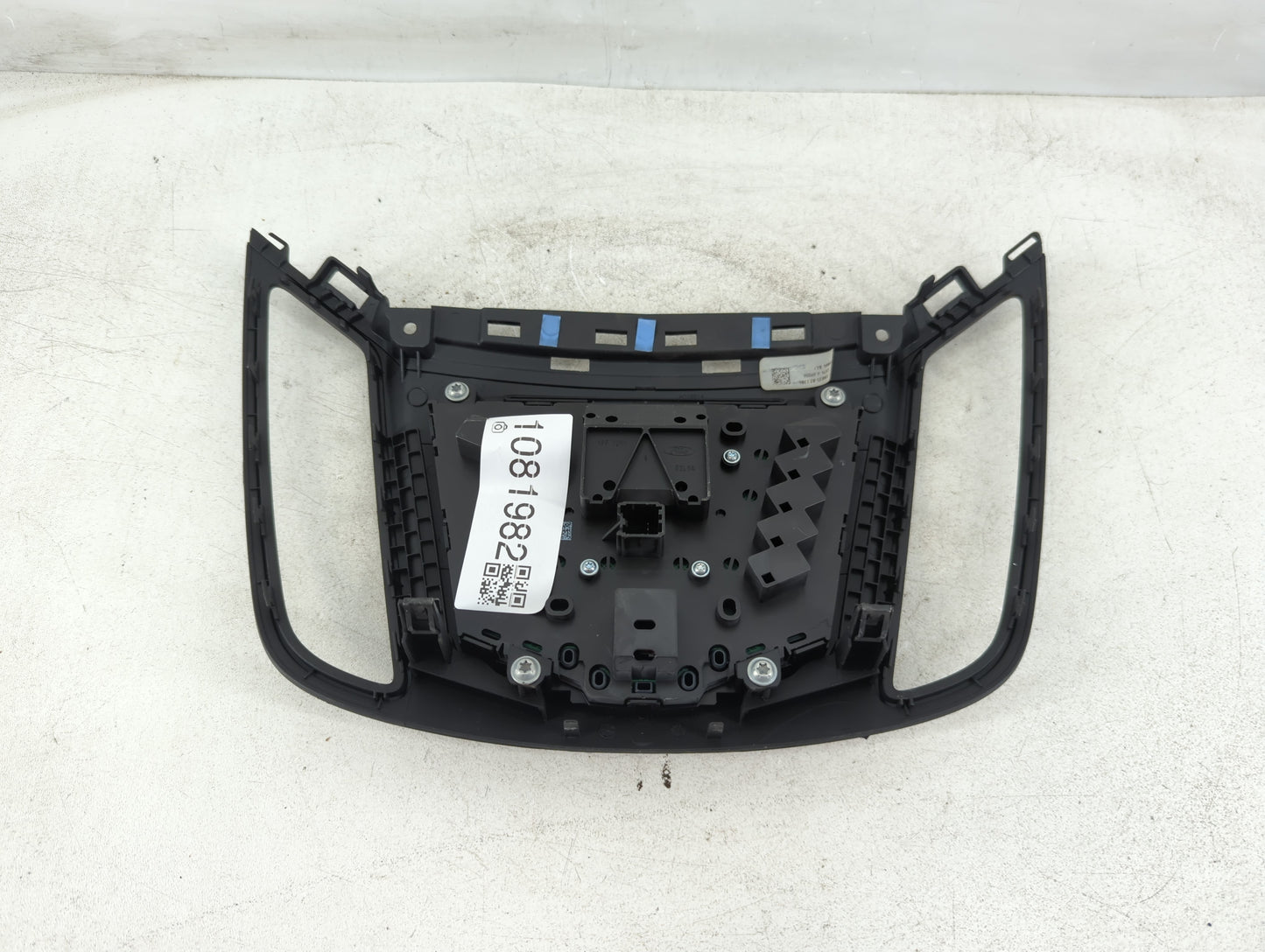 2015-2016 Ford Escape Radio AM FM Cd Player Receiver Replacement P/N:CJ54 18835 AE3 Fits Fits 2015 2016 OEM Used Auto Parts 