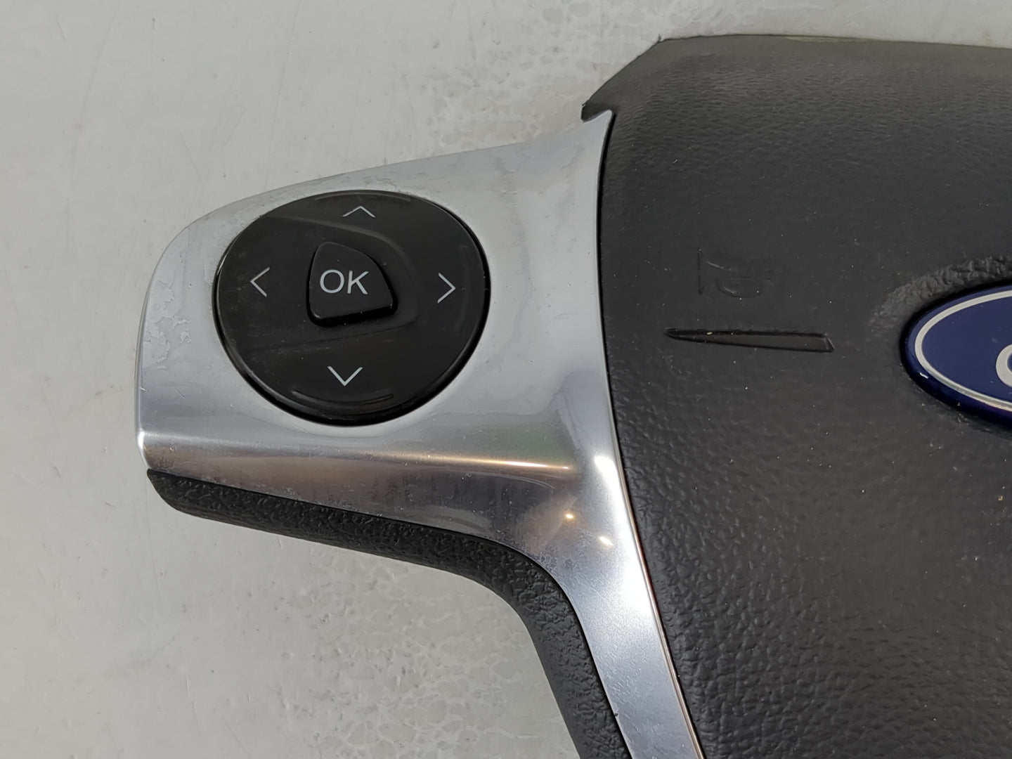 2015-2016 Ford Escape Air Bag Driver Left Steering Wheel Mounted P/N:EJ54 A042B85 BA Fits Fits 2015 2016 OEM Used Auto Parts