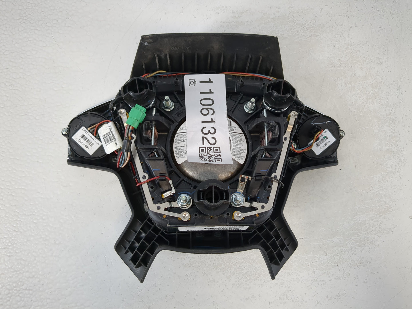 2015-2016 Ford Escape Air Bag Driver Left Steering Wheel Mounted P/N:EJ54 A042B85 BA Fits Fits 2015 2016 OEM Used Auto Parts