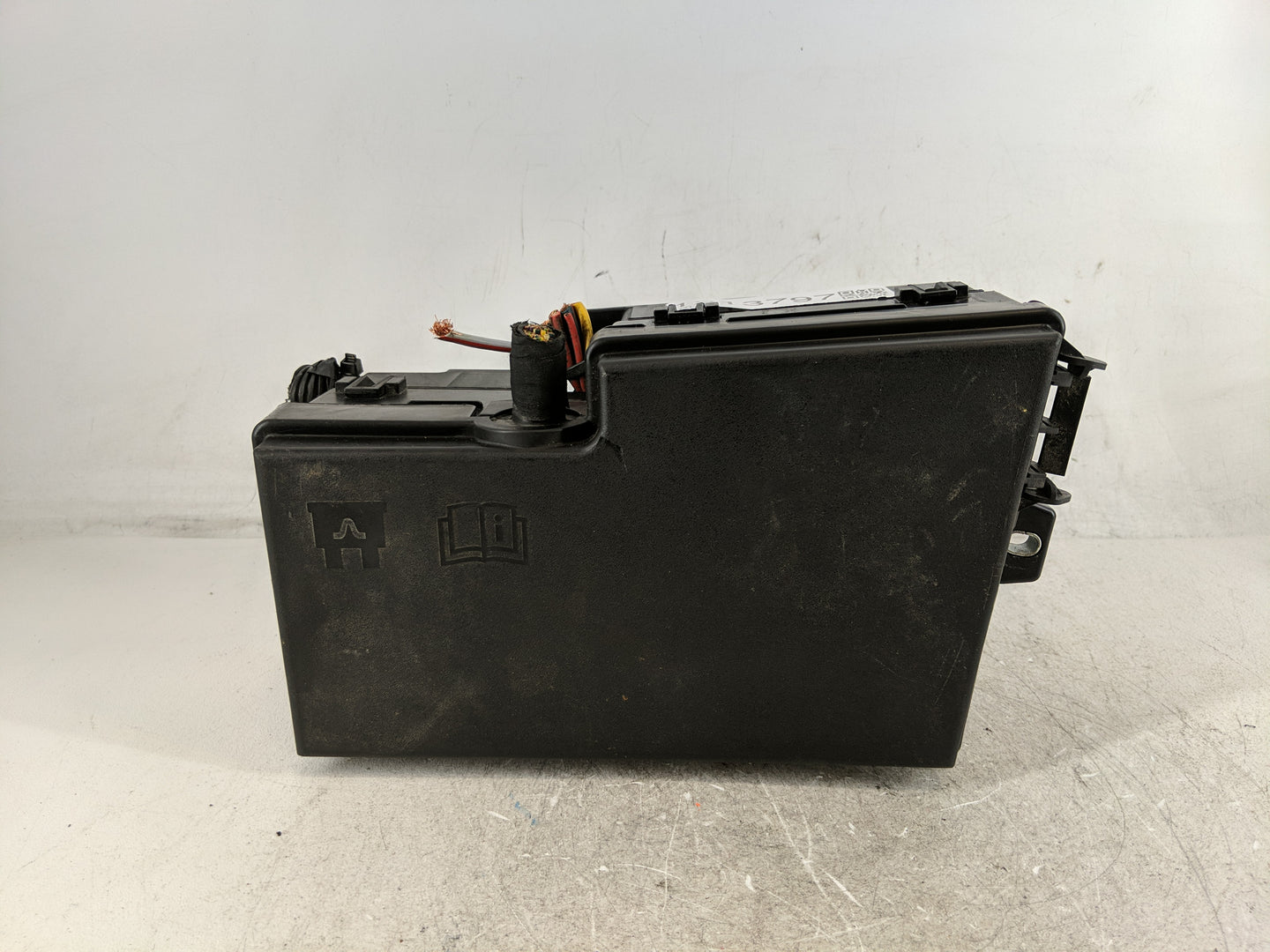 2013-2016 Ford Escape Fusebox Fuse Box Panel Relay Module P/N:AV6T-14A067-AD Fits Fits 2013 2014 2015 2016 OEM Used Auto Par
