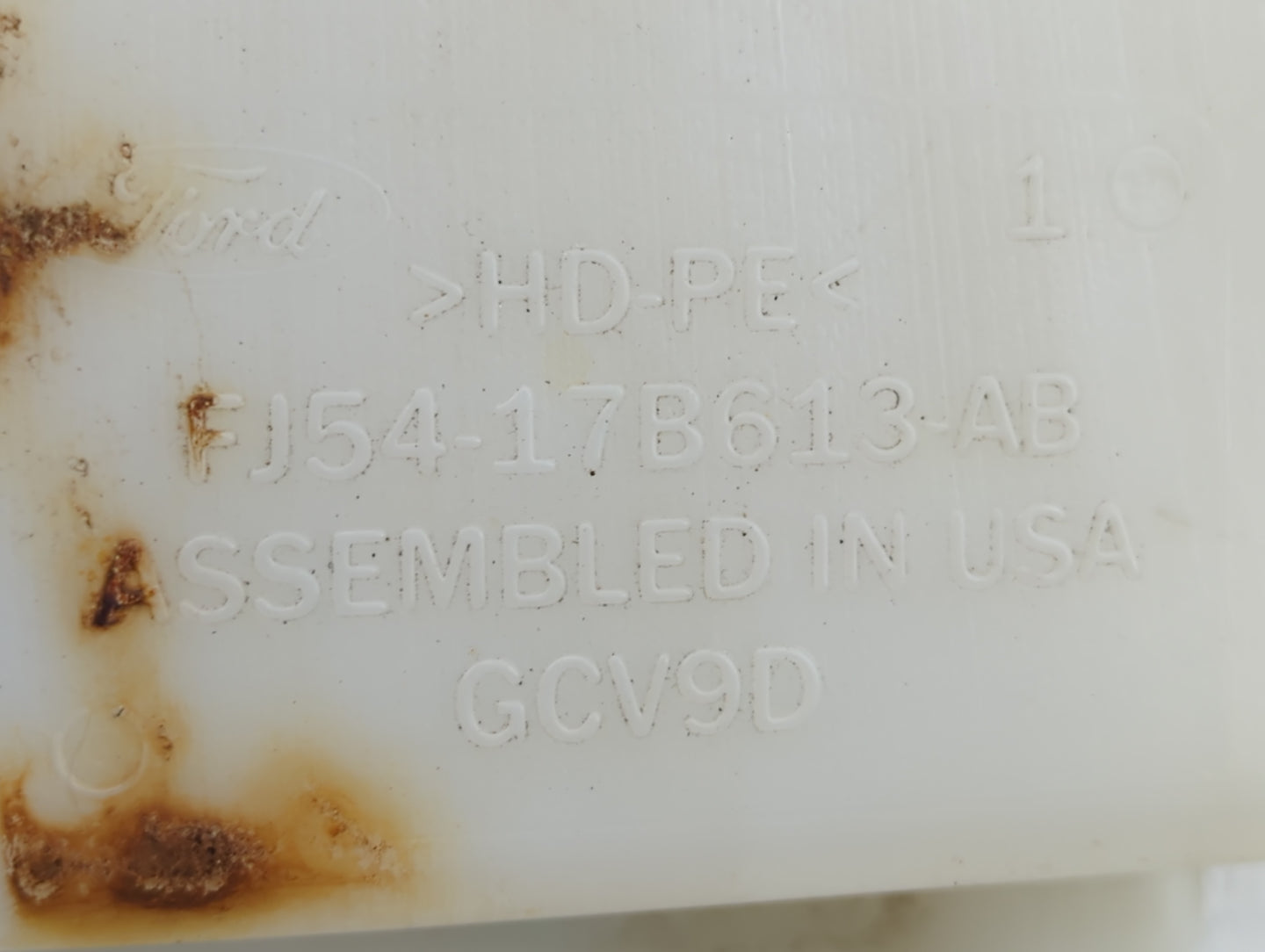 2015-2019 Ford Escape Windshield Washer Fluid Reservoir Bottle Oem - Oemusedautoparts1.com