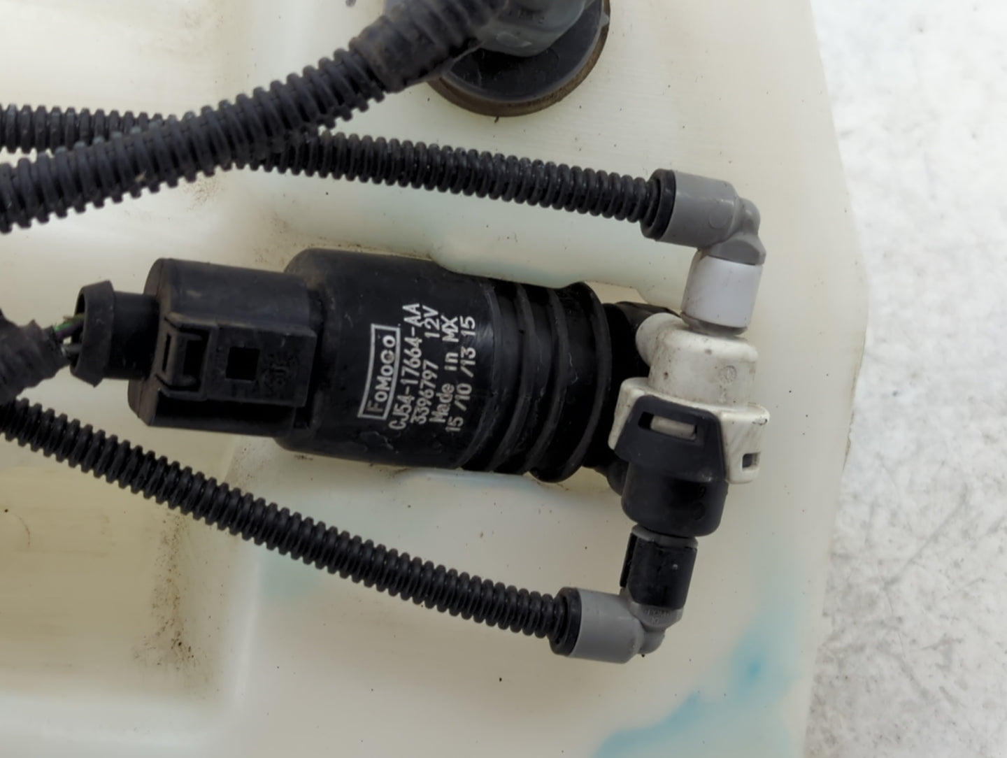 2015-2019 Ford Escape Windshield Washer Fluid Reservoir Bottle Oem - Oemusedautoparts1.com