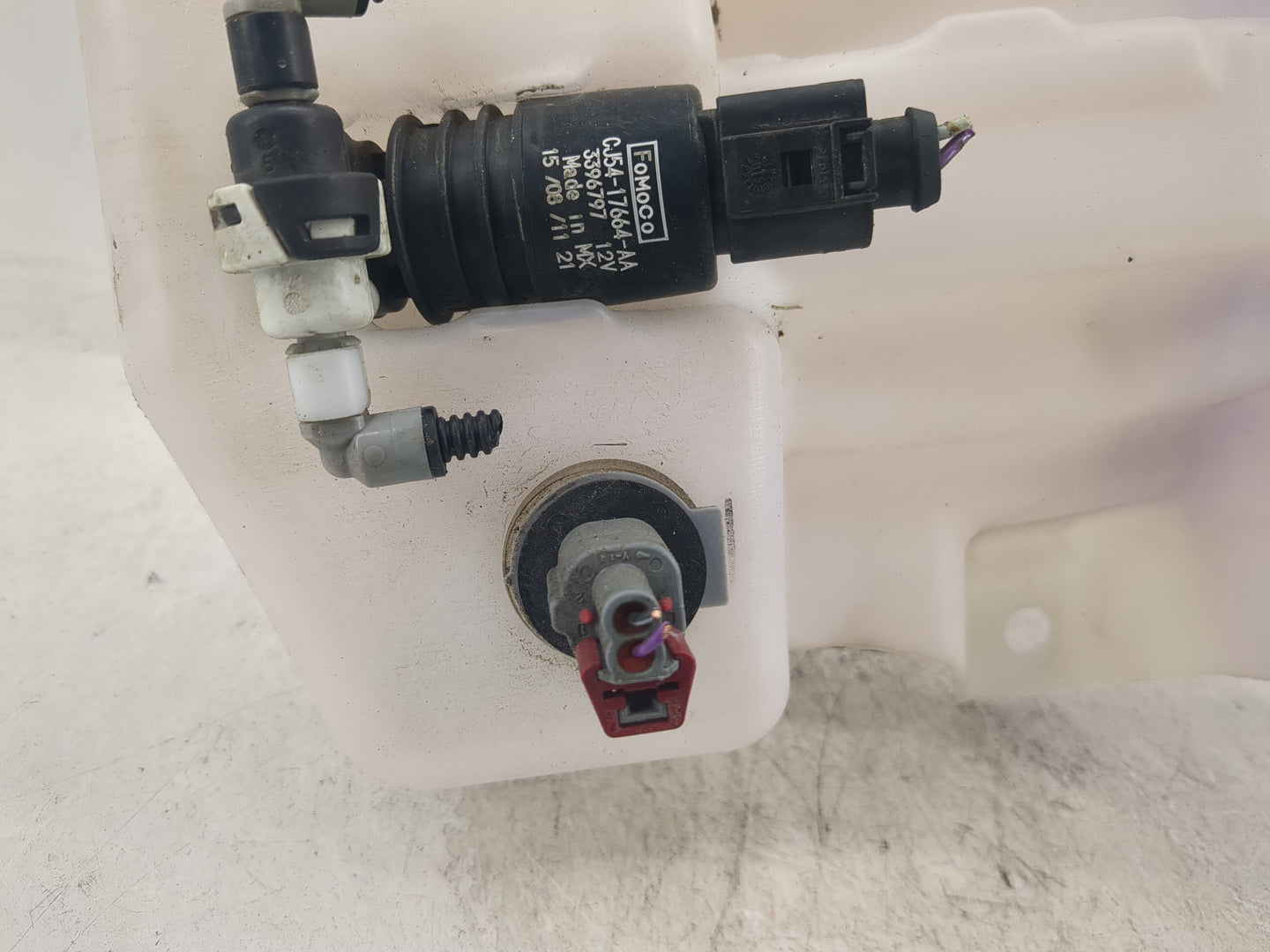 2015-2019 Ford Escape Windshield Washer Fluid Reservoir Bottle Oem - Oemusedautoparts1.com