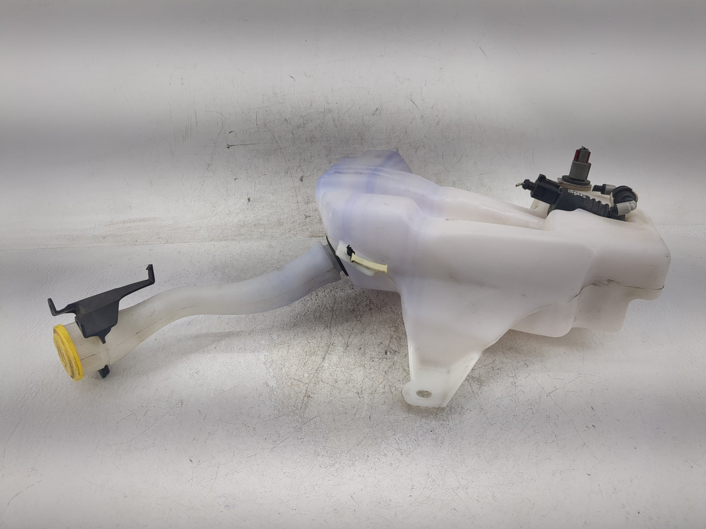 2015-2019 Ford Escape Windshield Washer Fluid Reservoir Bottle Oem - Oemusedautoparts1.com