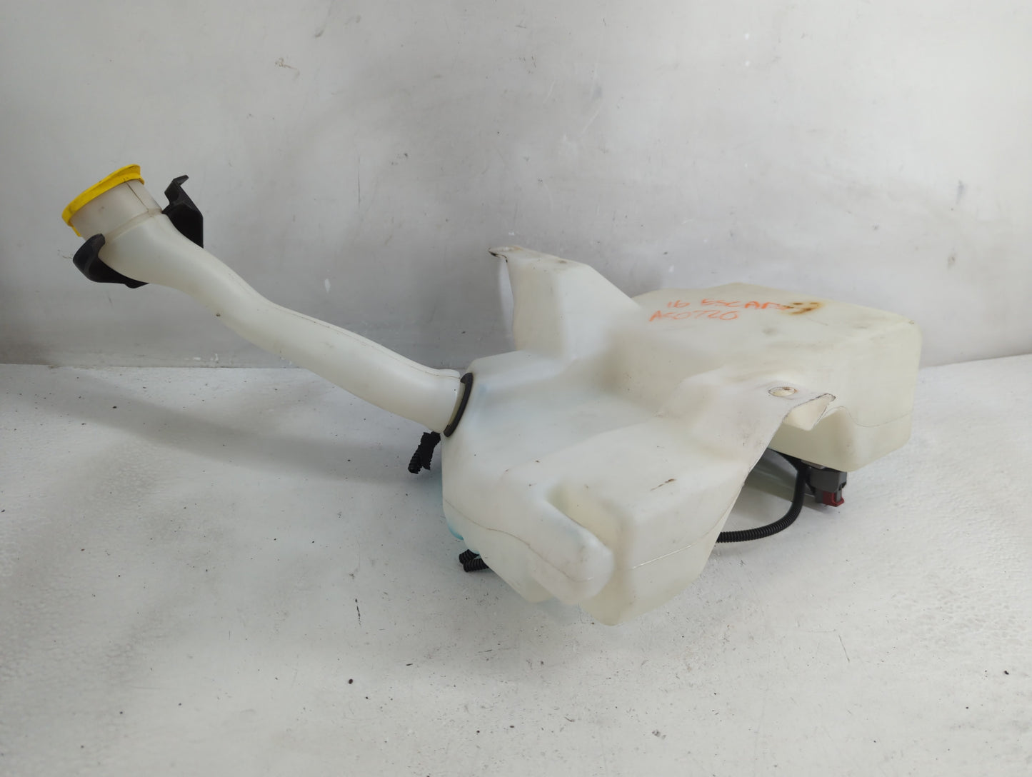 2015-2019 Ford Escape Windshield Washer Fluid Reservoir Bottle Oem - Oemusedautoparts1.com