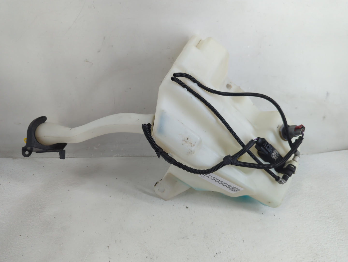 2015-2019 Ford Escape Windshield Washer Fluid Reservoir Bottle Oem - Oemusedautoparts1.com