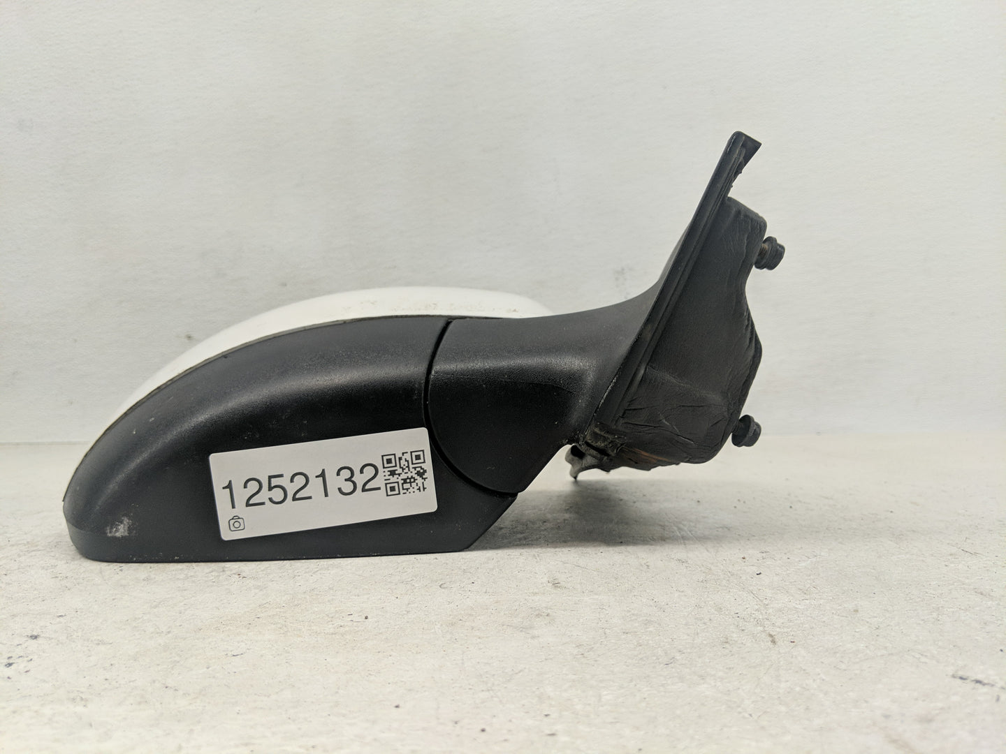 2013-2016 Ford Escape Passenger Side View Mirror - Right Door Mirror OEM Used - Oemusedautoparts1.com