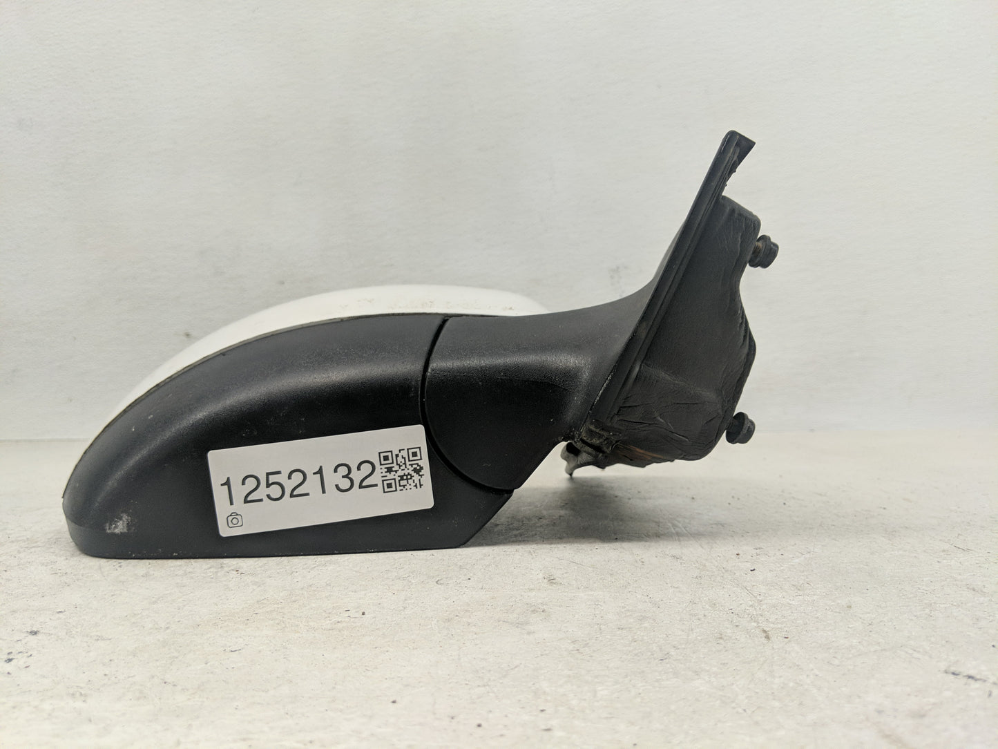 2013-2016 Ford Escape Passenger Side View Mirror - Right Door Mirror OEM Used - Oemusedautoparts1.com