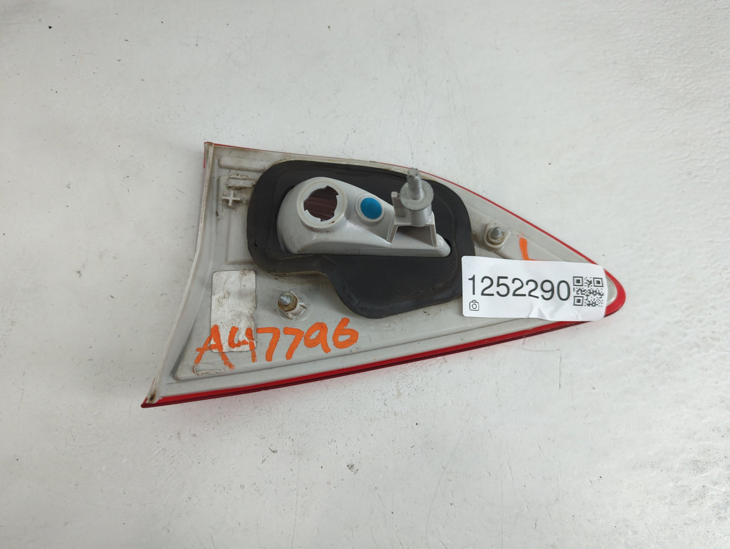 2013-2016 Ford Escape Tail Light Assembly Passenger Right OEM P/N:CJ54-13A60 Fits Fits 2013 2014 2015 2016 OEM Used Auto Par