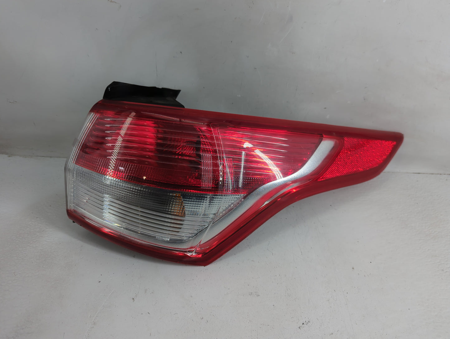 2013-2016 Ford Escape Tail Light Assembly Passenger Right OEM P/N:44ZH-2105 CJ54-13404-A, GL23A Fits Fits 2013 2014 2015 201