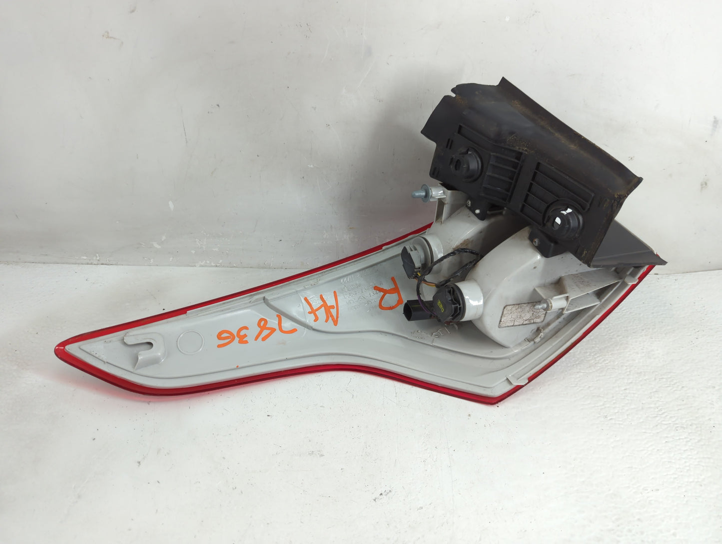 2013-2016 Ford Escape Tail Light Assembly Passenger Right OEM P/N:44ZH-2105 CJ54-13404-A, GL23A Fits Fits 2013 2014 2015 201