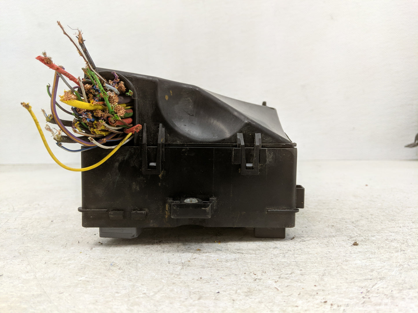 2013-2016 Ford Escape Fusebox Fuse Box Panel Relay Module Fits Fits 2013 2014 2015 2016 OEM Used Auto Parts - Oemusedautopar