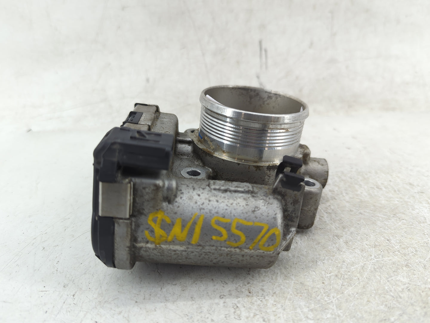 2013-2016 Ford Escape Throttle Body P/N:DS7E-9F991-BB 0280750576 Fits Fits 2012 2013 2014 2015 2016 2017 OEM Used Auto Parts