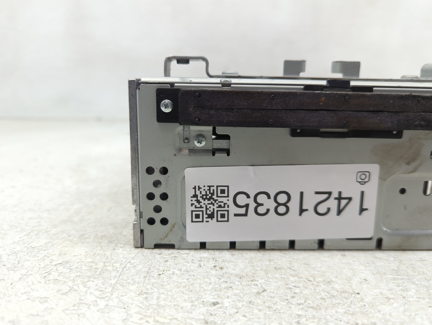 2015-2016 Ford Escape Radio AM FM Cd Player Receiver Replacement P/N:CJ5T-19C107-FB Fits Fits 2015 2016 OEM Used Auto Parts 