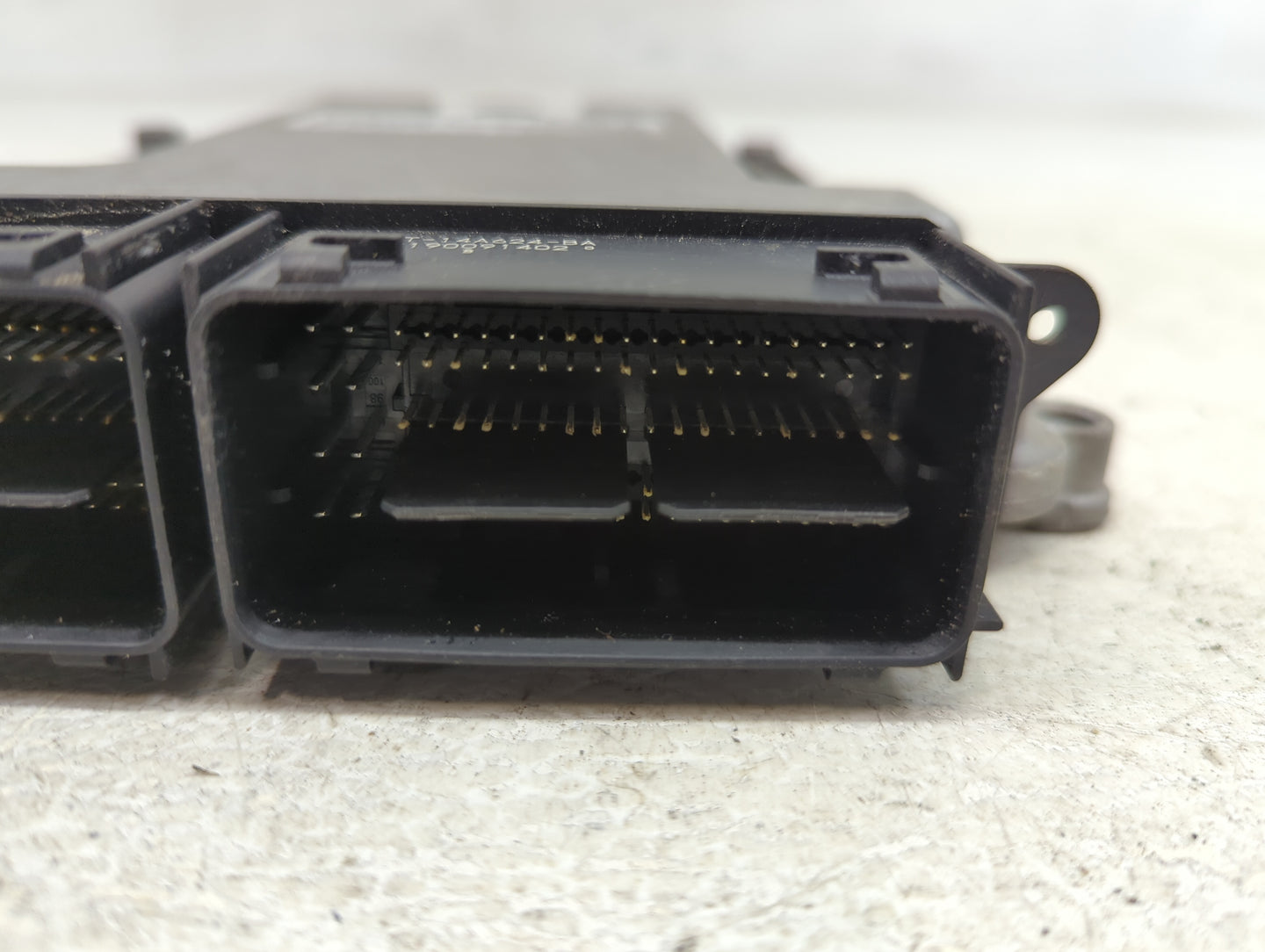 2013-2016 Ford Escape PCM Engine Control Computer ECU ECM PCU OEM P/N:FJ5A-12A650-VB FJ5A-12B684-BA Fits Fits 2013 2014 2015