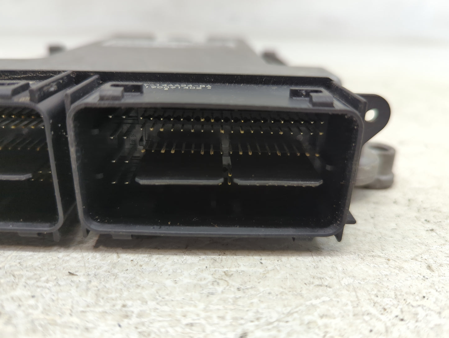 2013-2016 Ford Escape PCM Engine Control Computer ECU ECM PCU OEM P/N:FJ5A-12A650-VB FJ5A-12B684-BA Fits Fits 2013 2014 2015