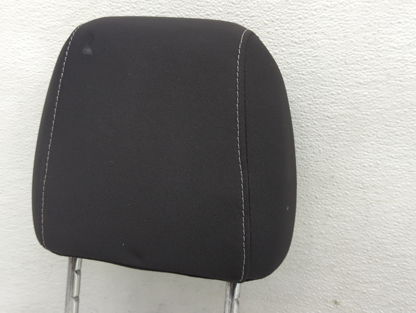 2016-2019 Ford Escape Headrest Head Rest Front Driver Passenger Seat Fits Fits 2016 2017 2018 2019 OEM Used Auto Parts - Oem