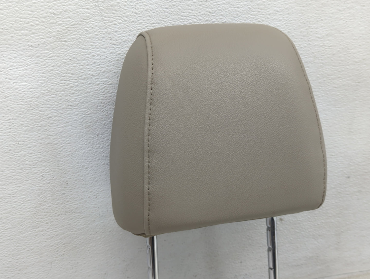 2016-2019 Ford Escape Headrest Head Rest Front Driver Passenger Seat - Oemusedautoparts1.com