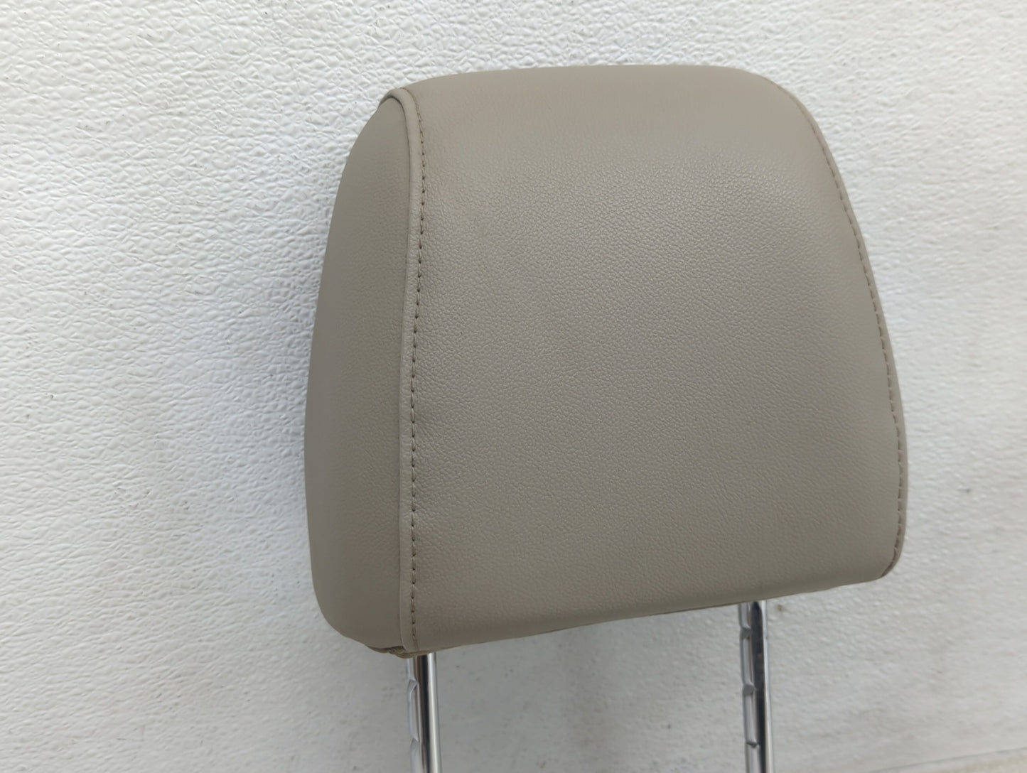 2016-2019 Ford Escape Headrest Head Rest Front Driver Passenger Seat - Oemusedautoparts1.com