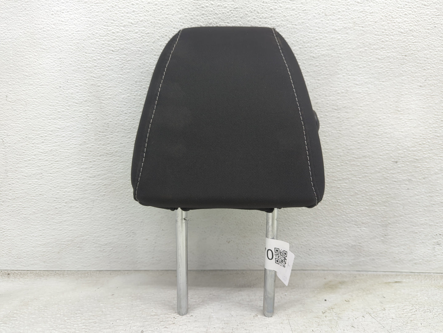 2016-2019 Ford Escape Headrest Head Rest Rear Seat Fits Fits 2016 2017 2018 2019 OEM Used Auto Parts - Oemusedautoparts1.com