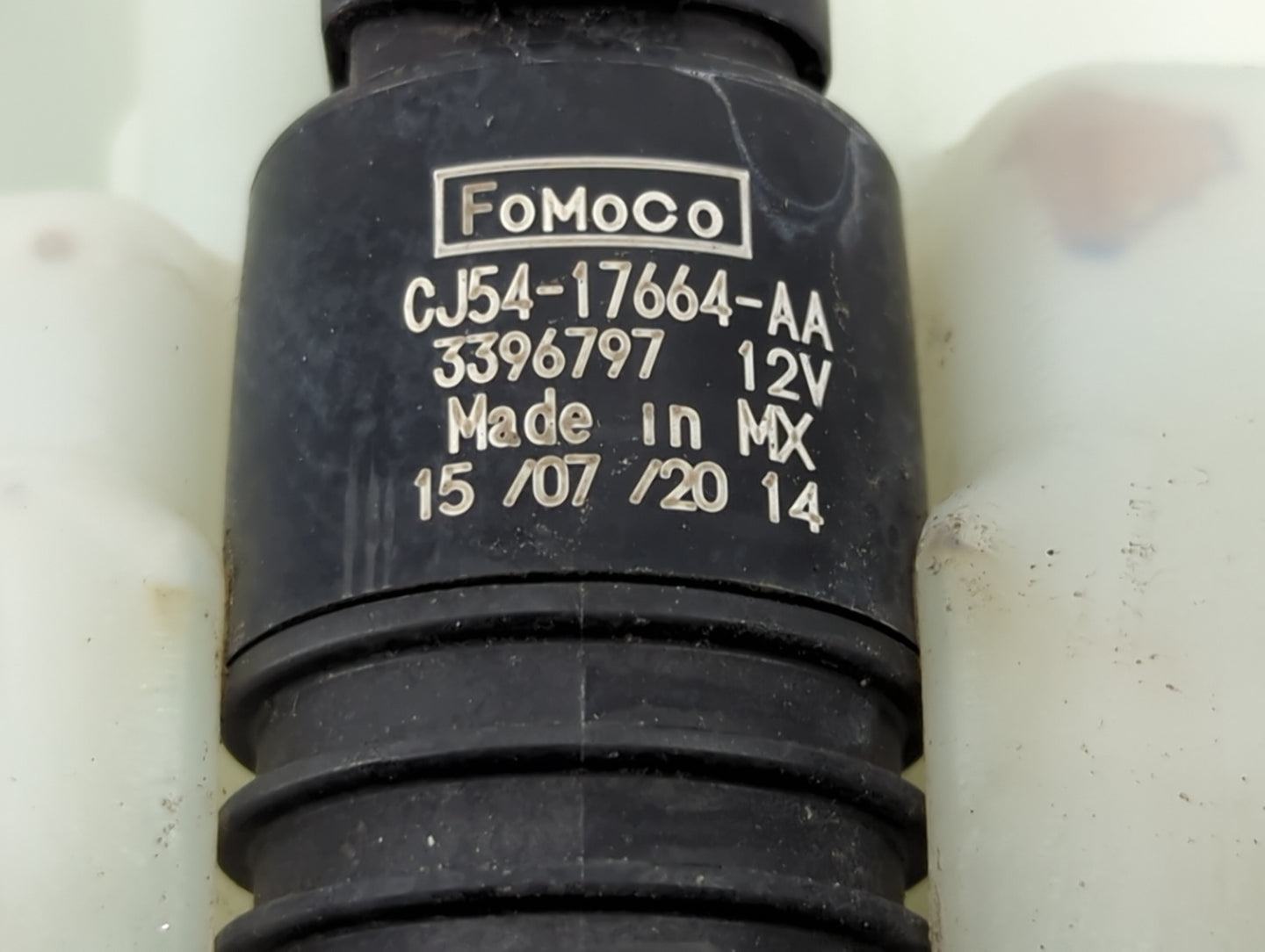 2015-2019 Ford Escape Windshield Washer Fluid Reservoir Bottle Oem - Oemusedautoparts1.com