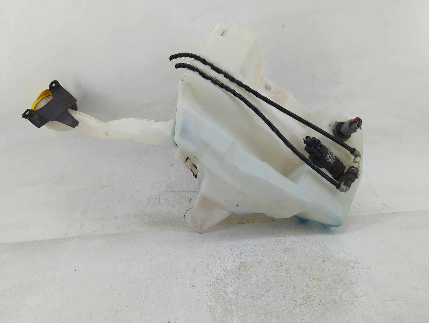 2015-2019 Ford Escape Windshield Washer Fluid Reservoir Bottle Oem - Oemusedautoparts1.com