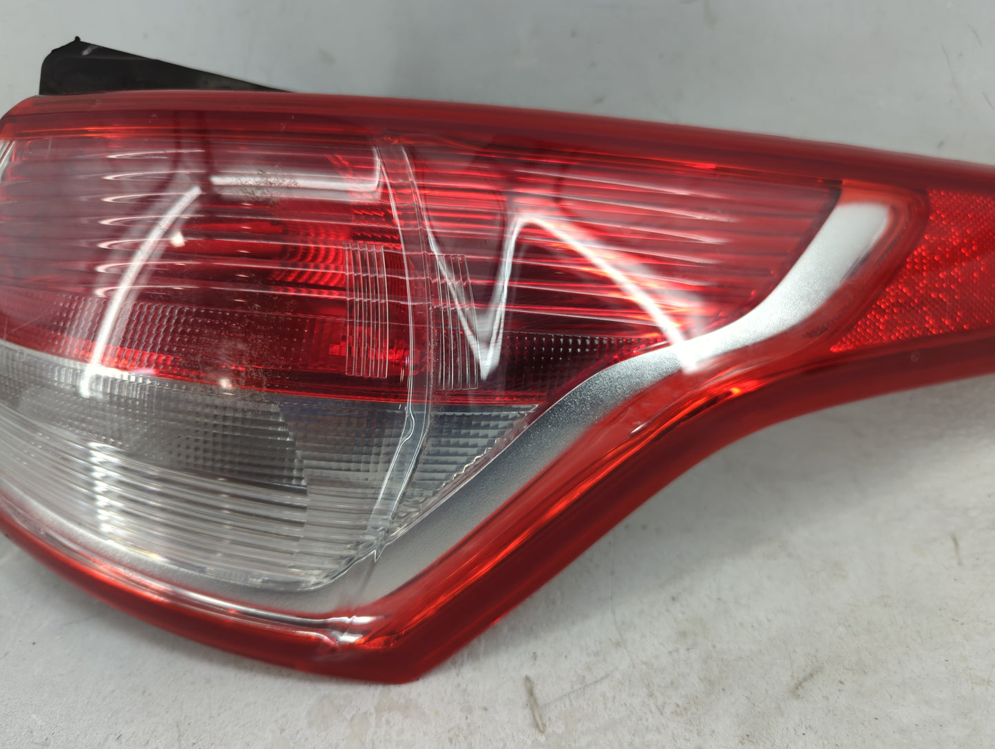 2013-2016 Ford Escape Tail Light Assembly Passenger Right OEM P/N:CJ54-13404-AL Fits Fits 2013 2014 2015 2016 OEM Used Auto 